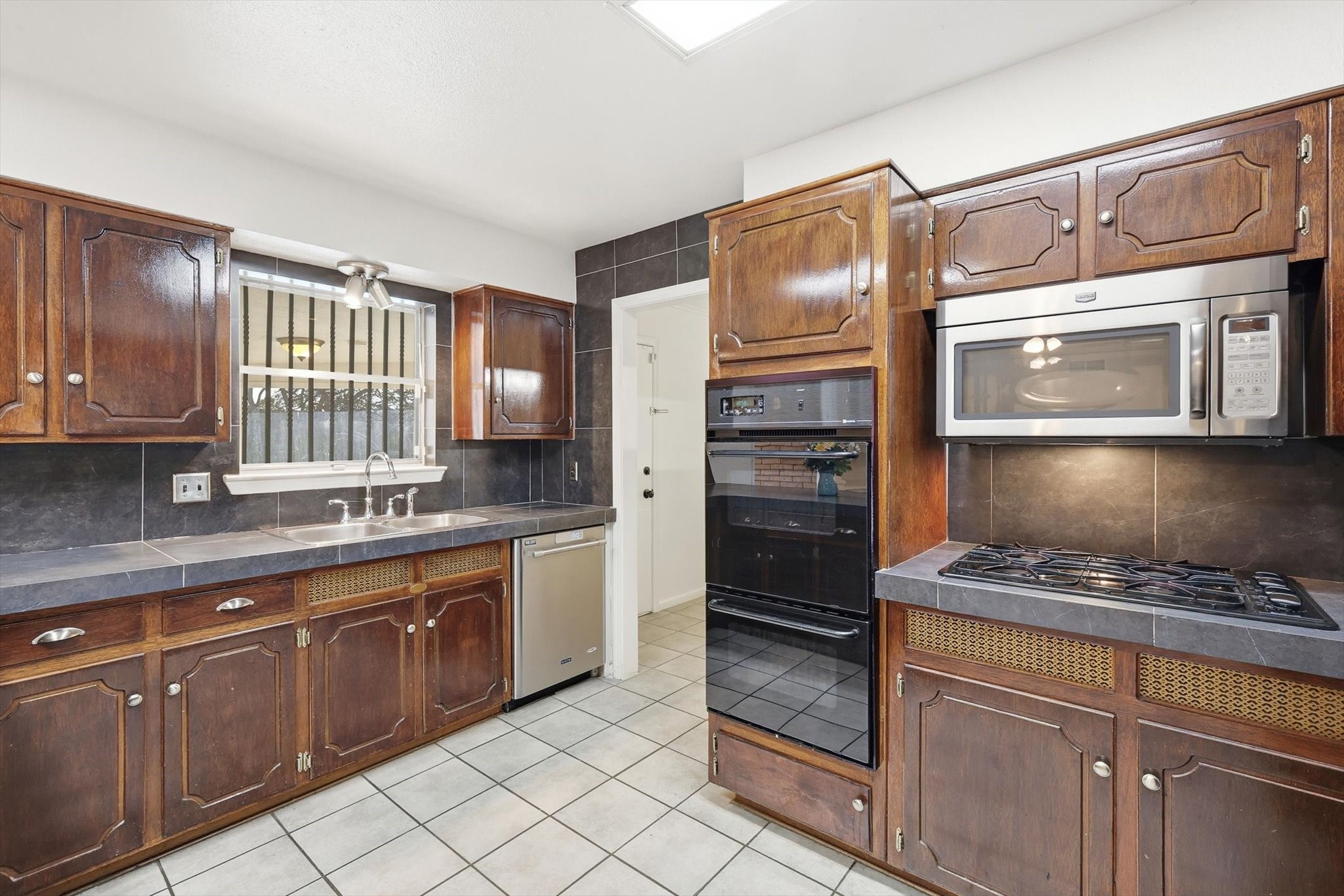 1809 Toplea Drive Euless TX 76040