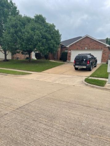 2715 Falcon Trail Grand Prairie TX 75052