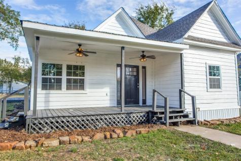 402 W Spruce Street Whitewright TX 75491