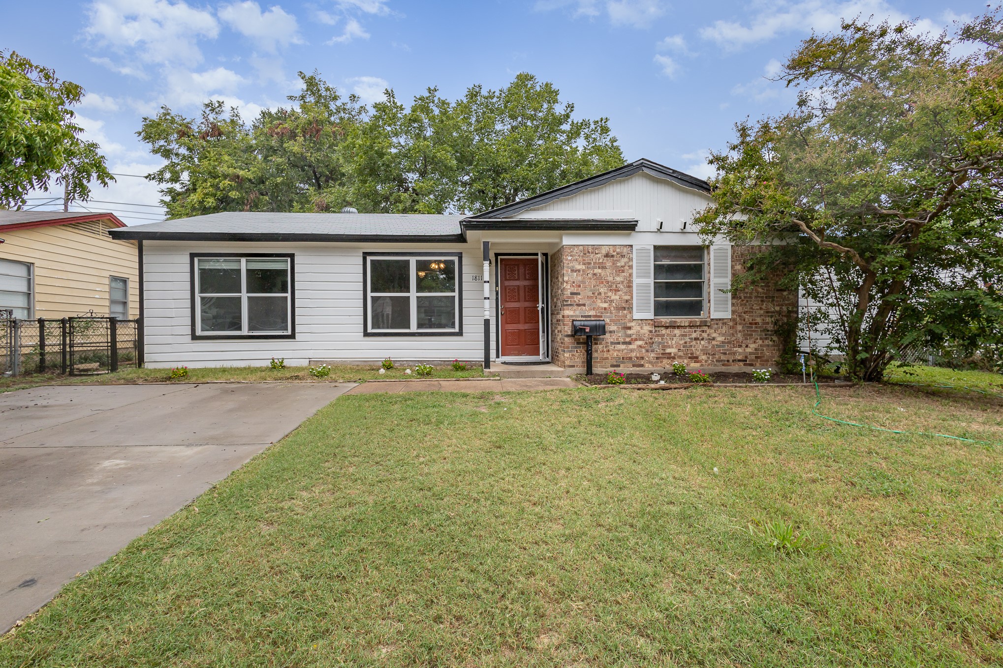 1811 Dennis Street Irving TX 75062