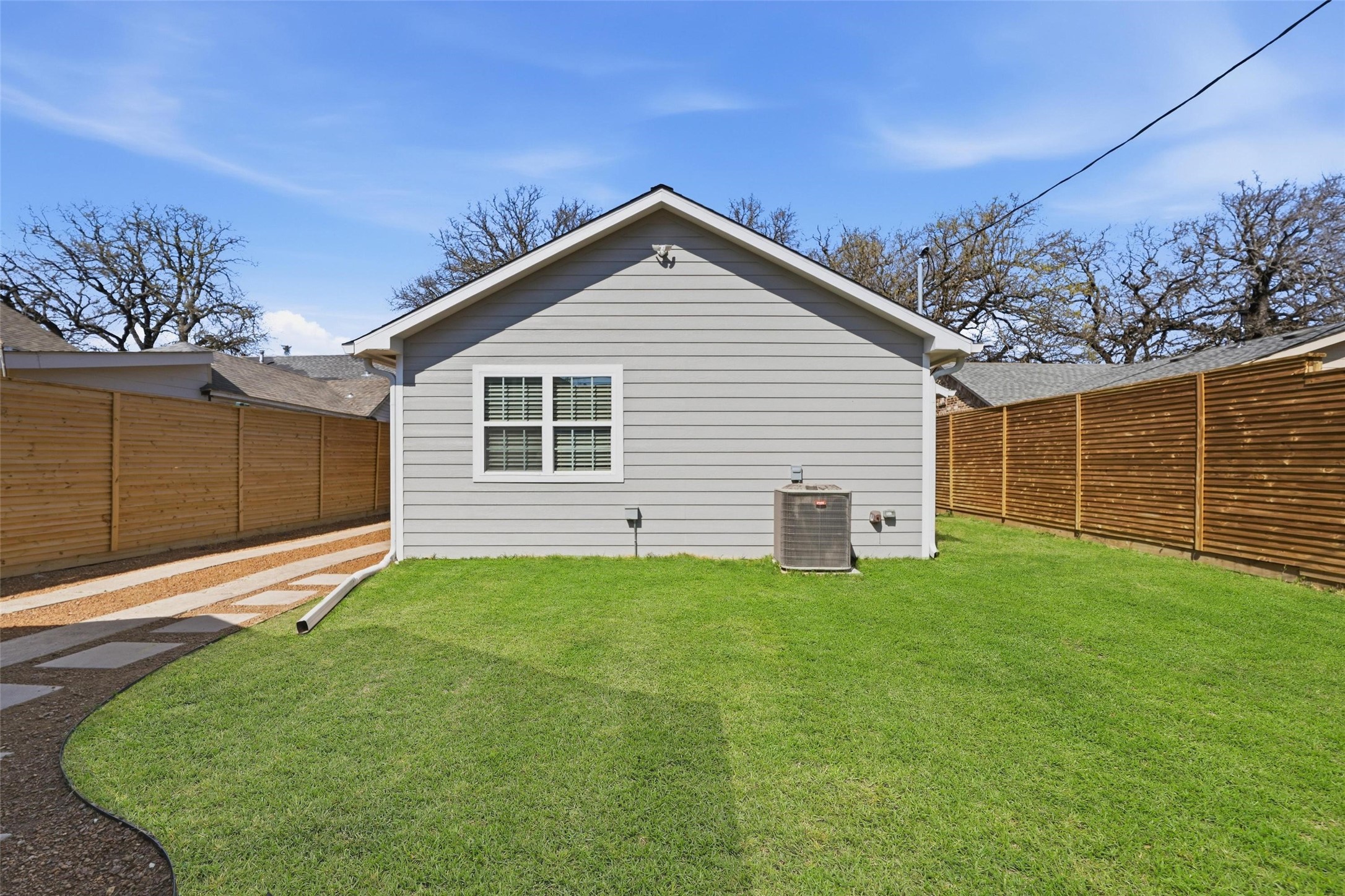 2518 W Amherst Avenue Dallas TX 75235