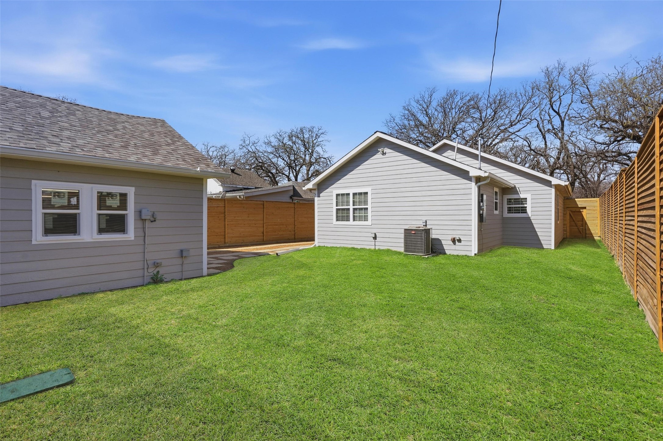 2518 W Amherst Avenue Dallas TX 75235