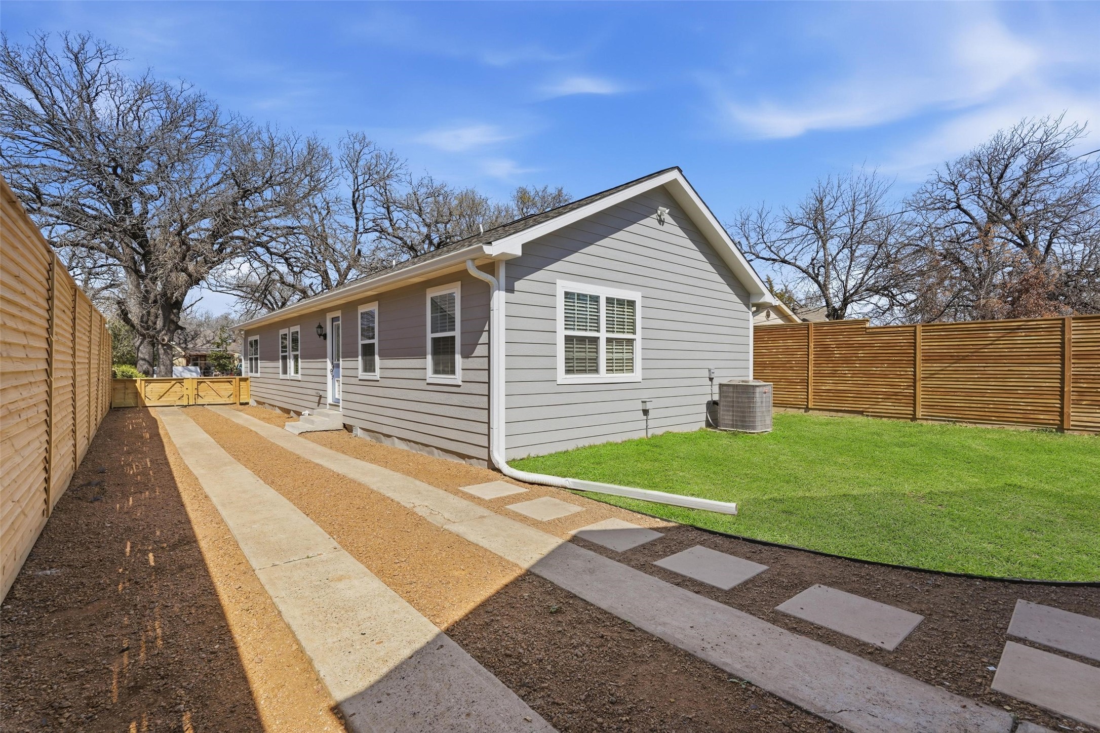 2518 W Amherst Avenue Dallas TX 75235