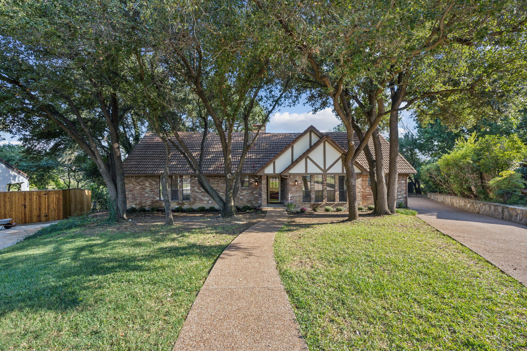 500 La Vida Court Irving TX 75062