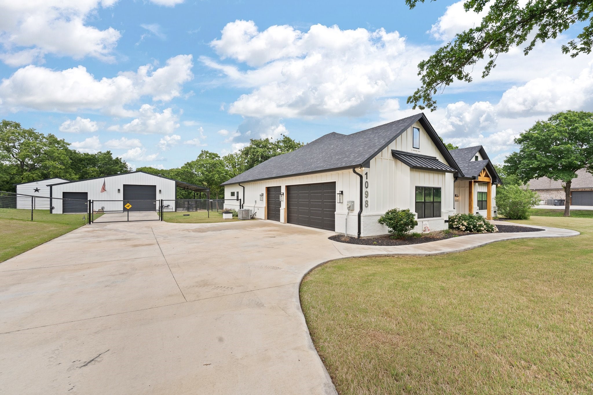 1098 Twin Creeks Drive Weatherford TX 76088