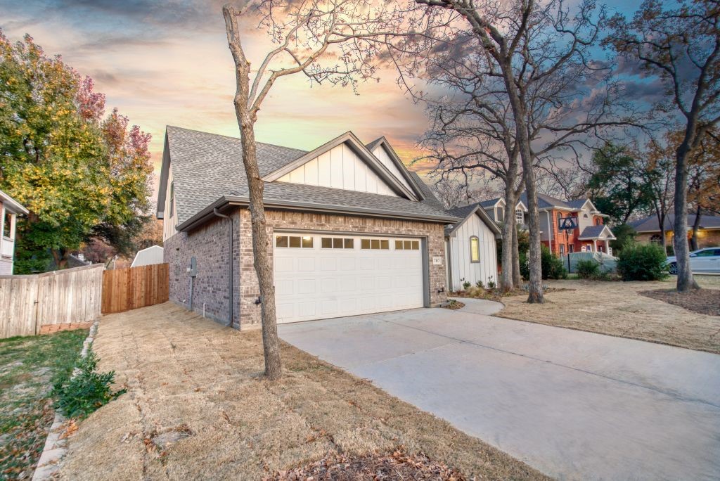 707 Castle Oak Court Arlington TX 76012