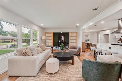 729 Town Creek Drive Dallas TX 75232