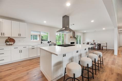 729 Town Creek Drive Dallas TX 75232