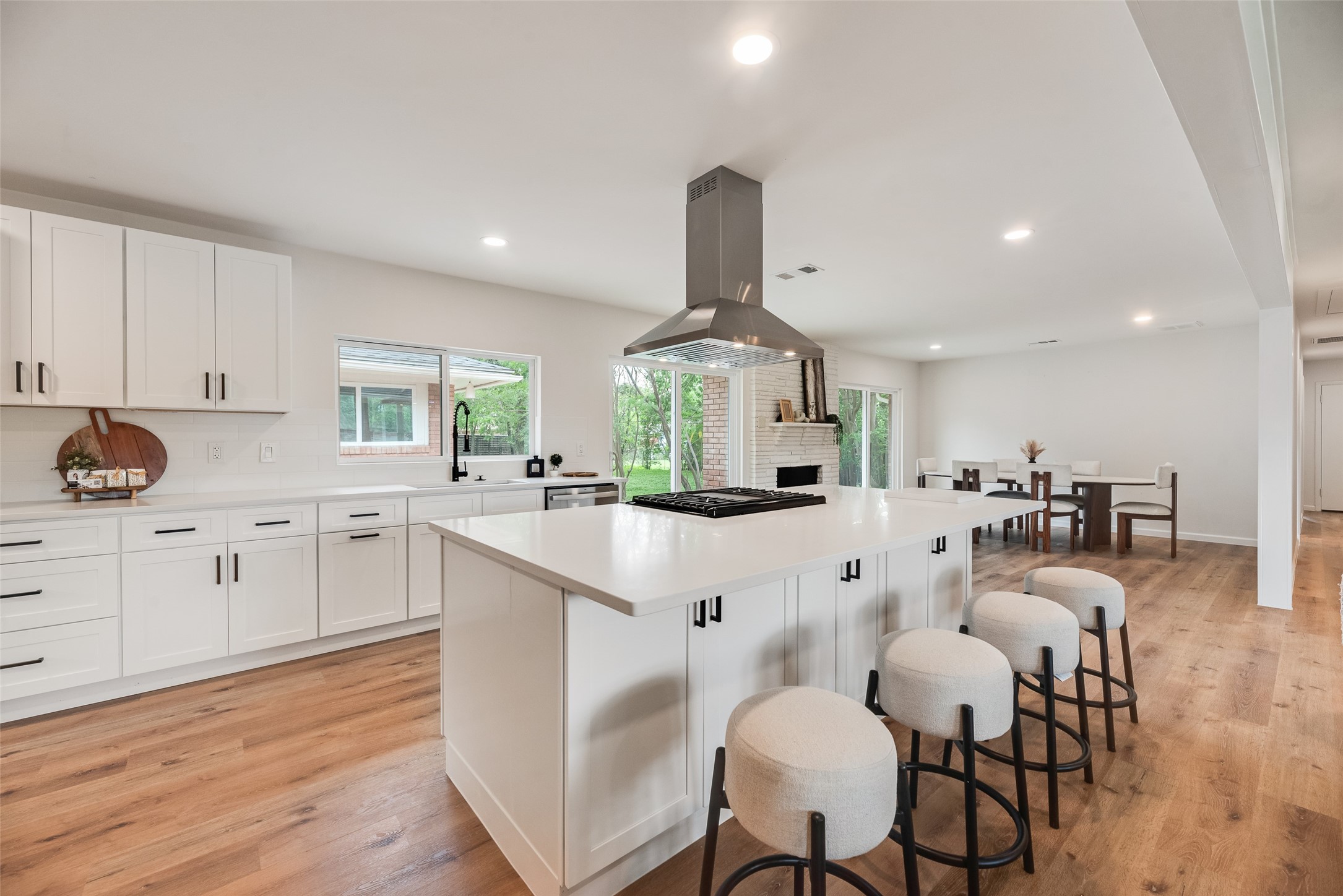 729 Town Creek Drive Dallas TX 75232