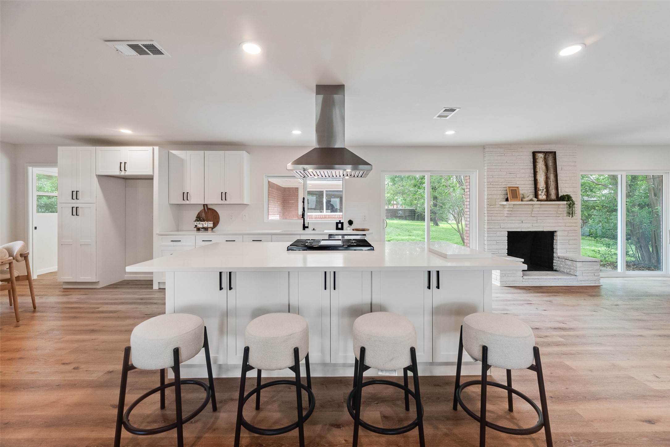 729 Town Creek Drive Dallas TX 75232