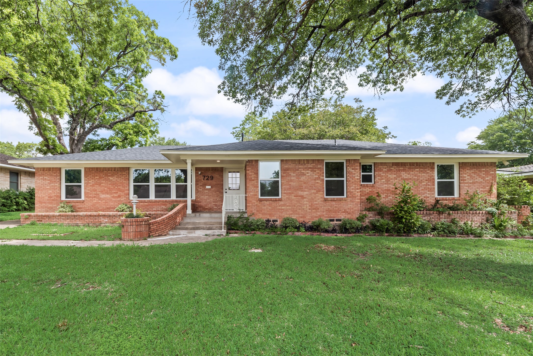729 Town Creek Drive Dallas TX 75232