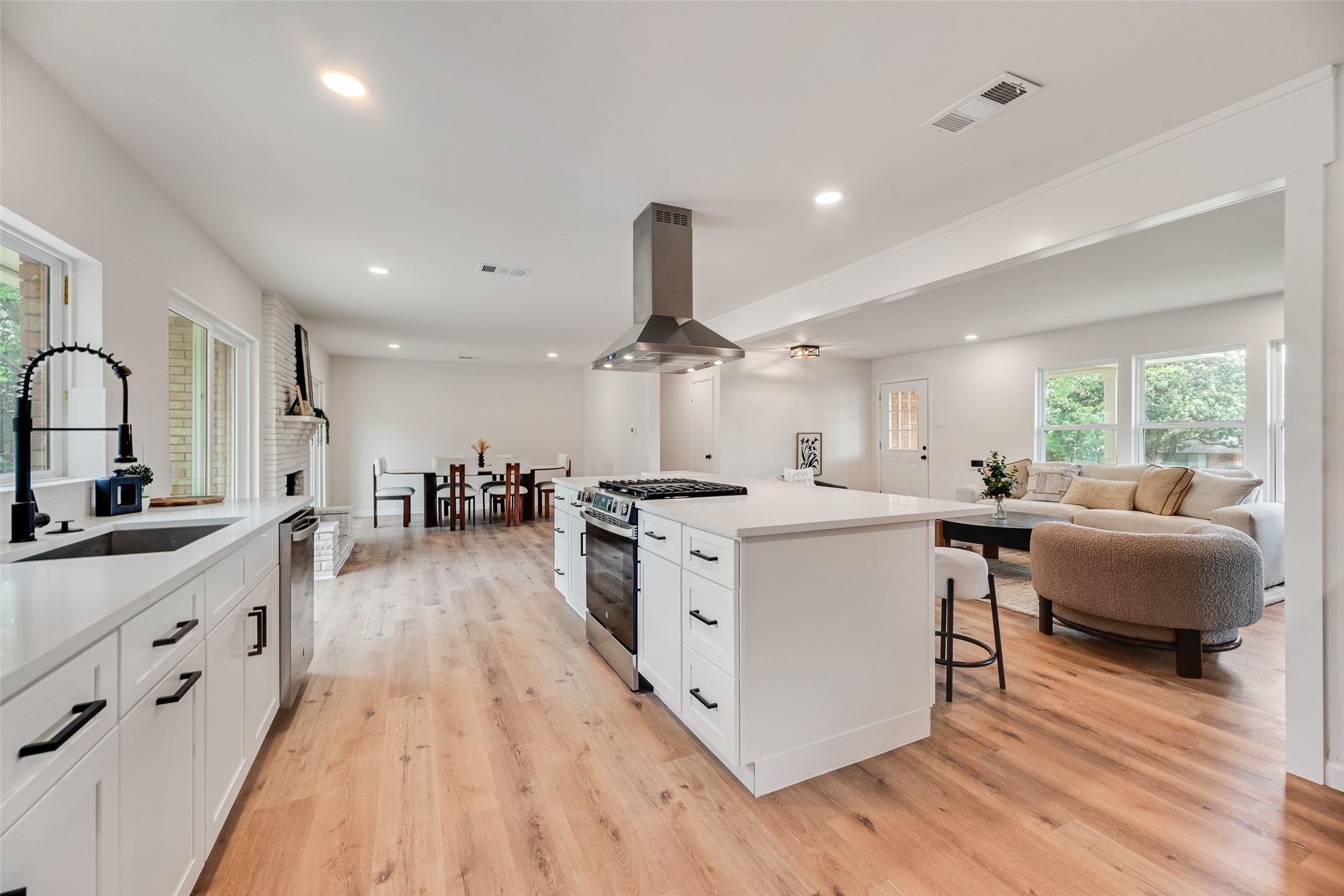 729 Town Creek Drive Dallas TX 75232