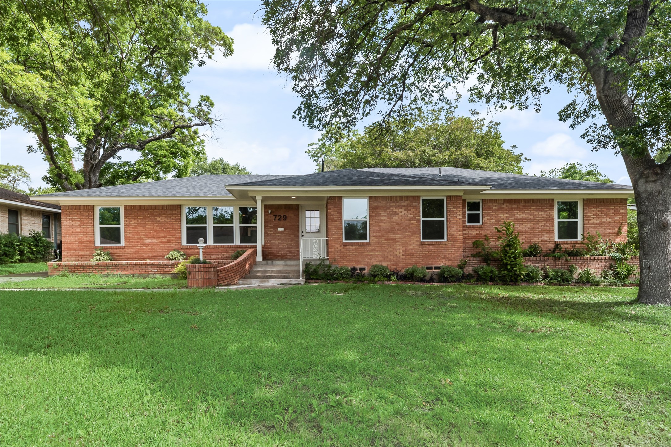 729 Town Creek Drive Dallas TX 75232