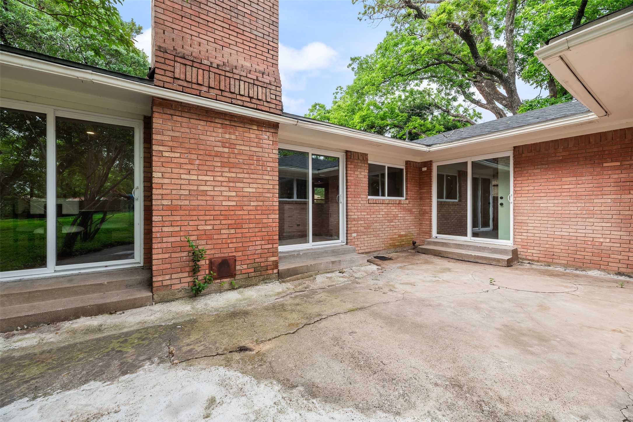 729 Town Creek Drive Dallas TX 75232