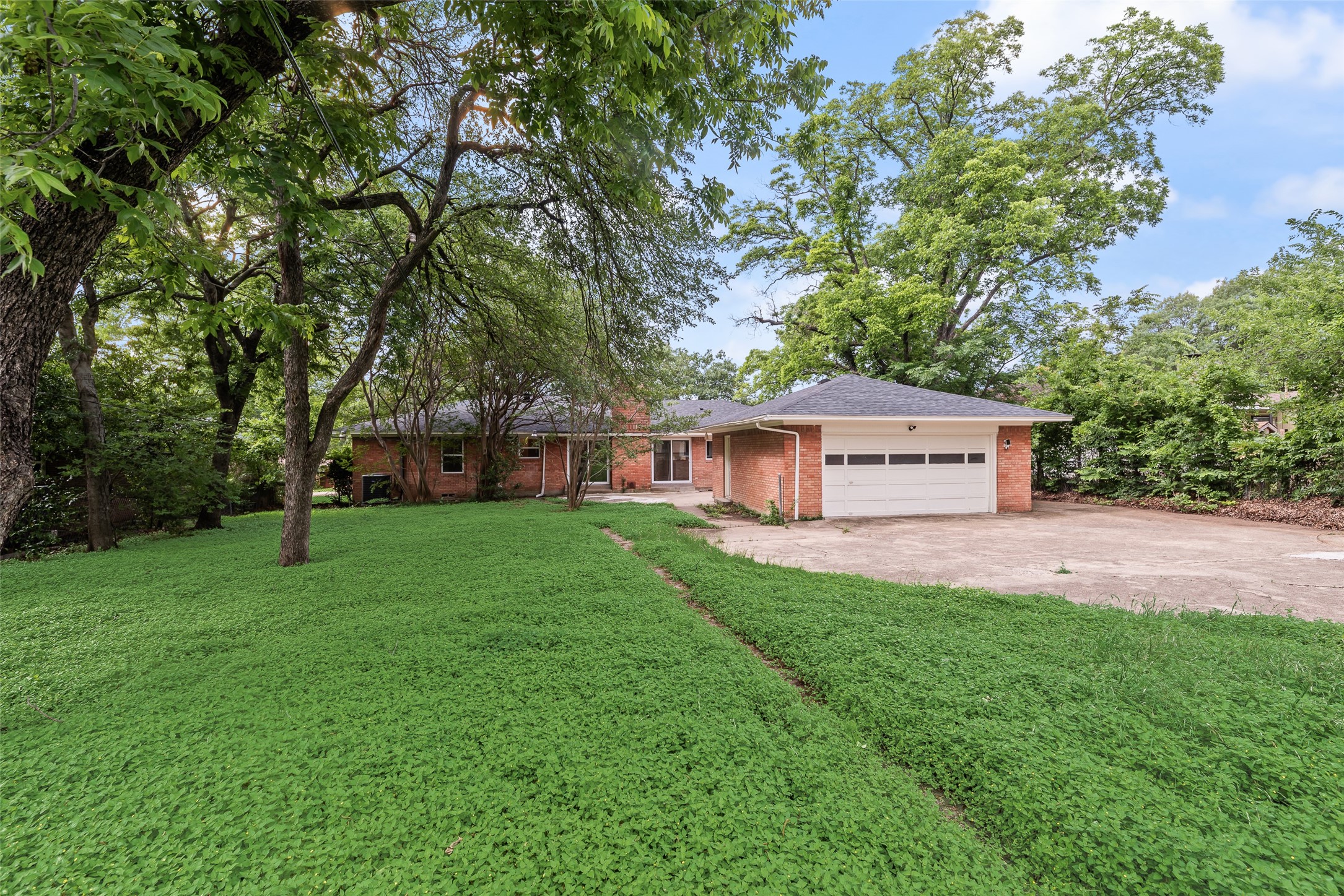 729 Town Creek Drive Dallas TX 75232