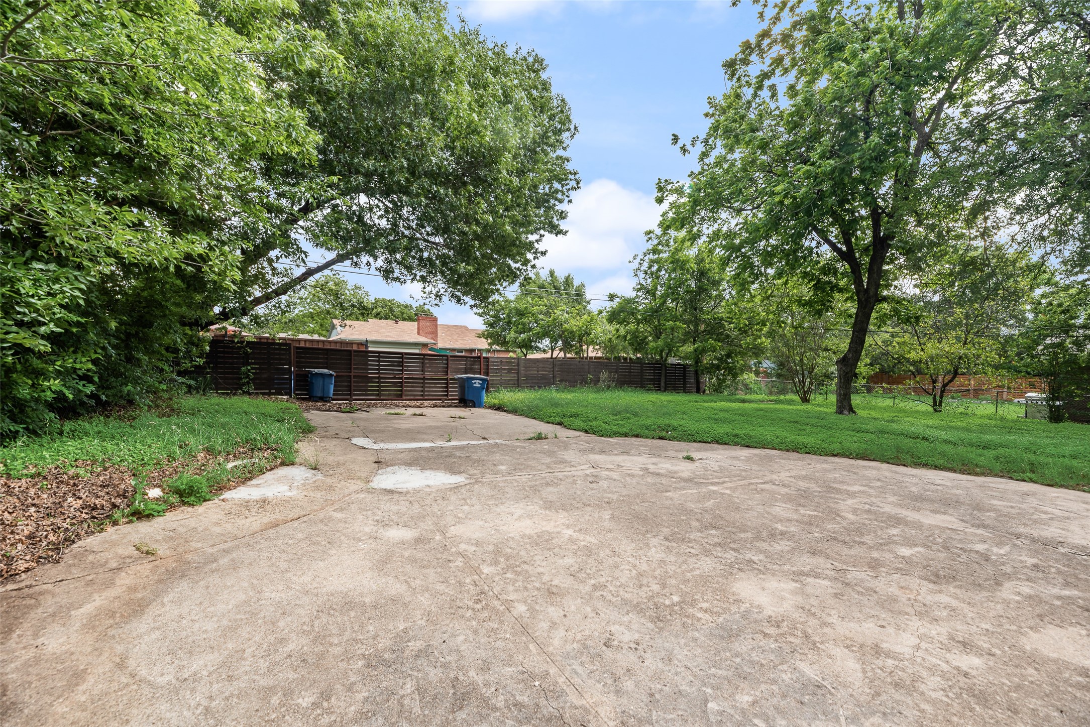 729 Town Creek Drive Dallas TX 75232