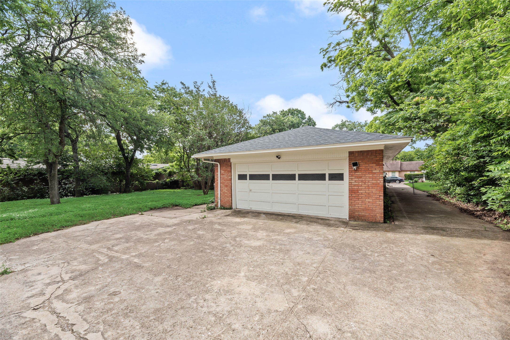 729 Town Creek Drive Dallas TX 75232