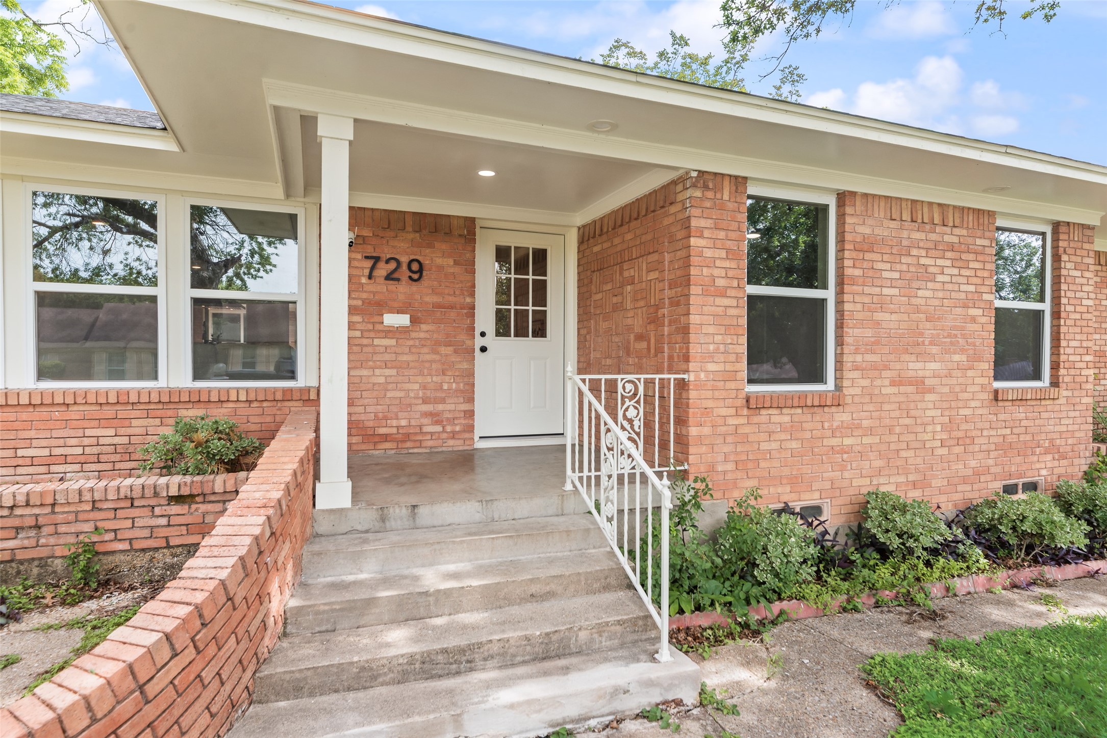 729 Town Creek Drive Dallas TX 75232
