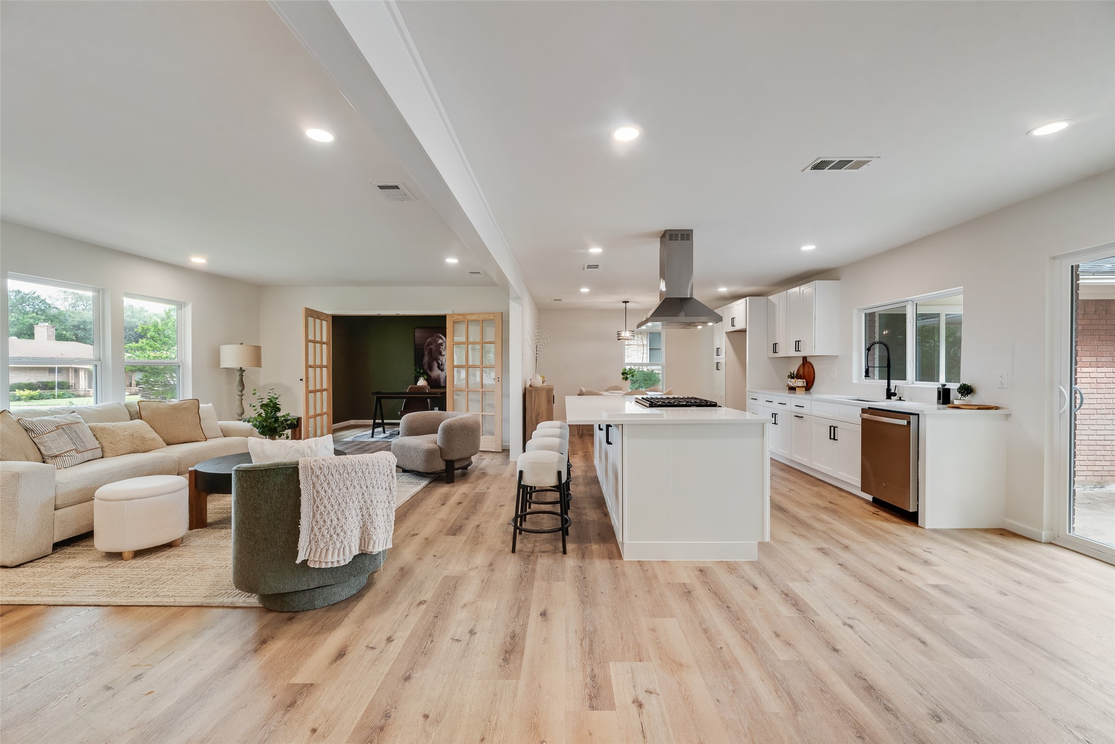 729 Town Creek Drive Dallas TX 75232