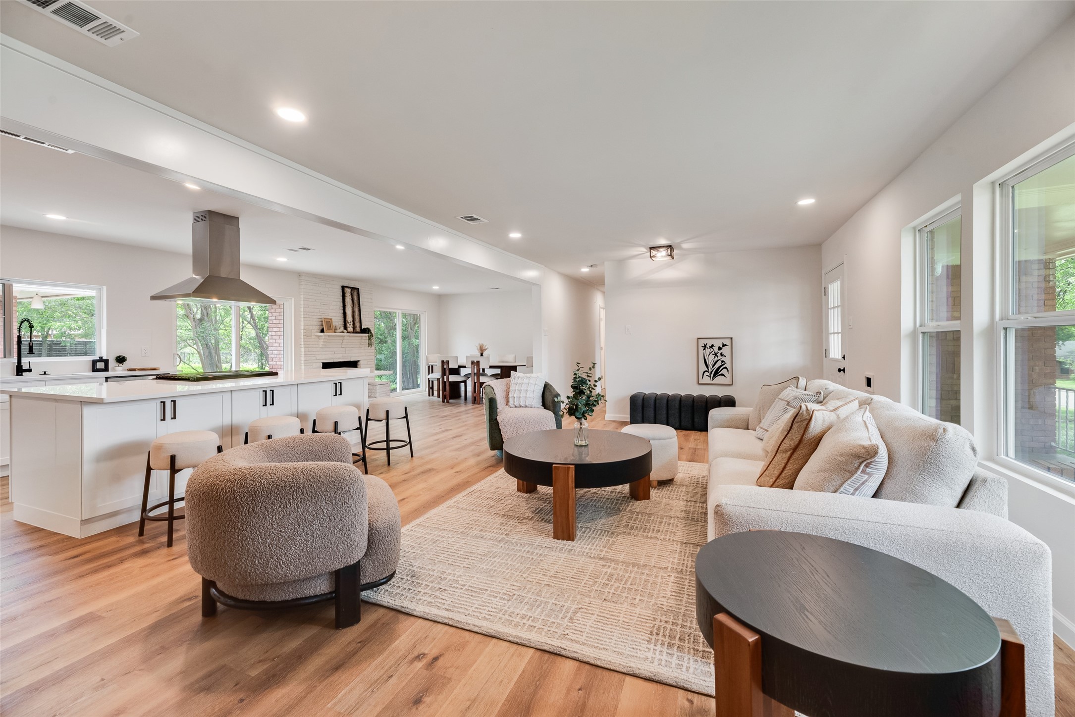 729 Town Creek Drive Dallas TX 75232