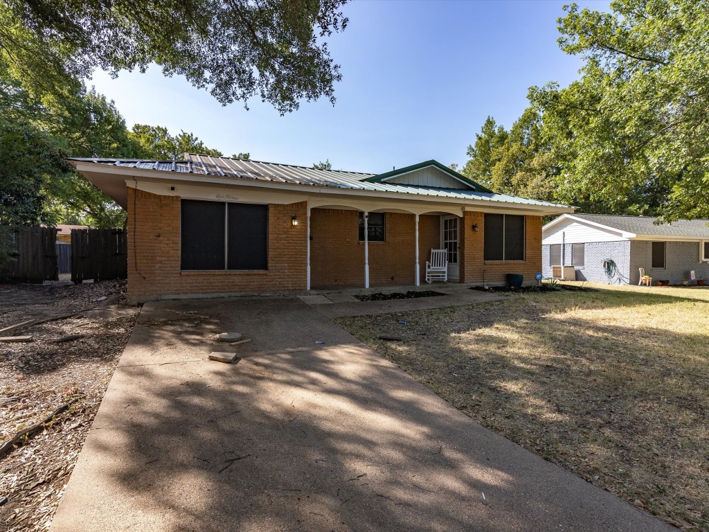 815 Loy Lane Ennis TX 75119