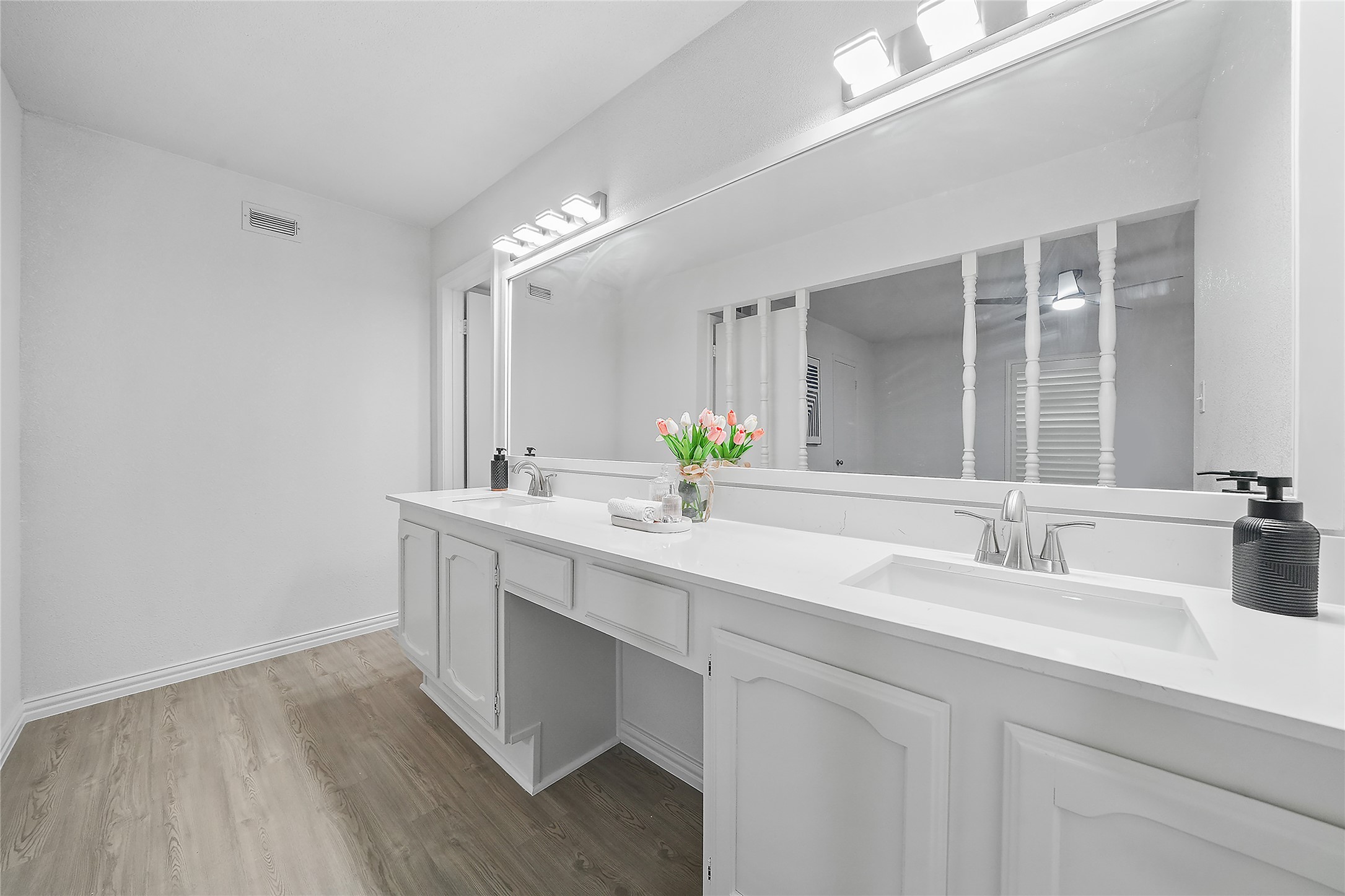 142 Kingsbridge Drive Garland TX 75040