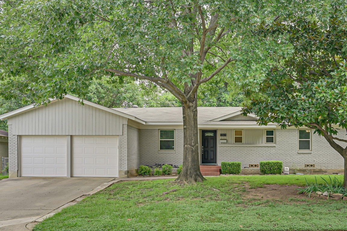 1301 Waggoner Drive Arlington TX 76013