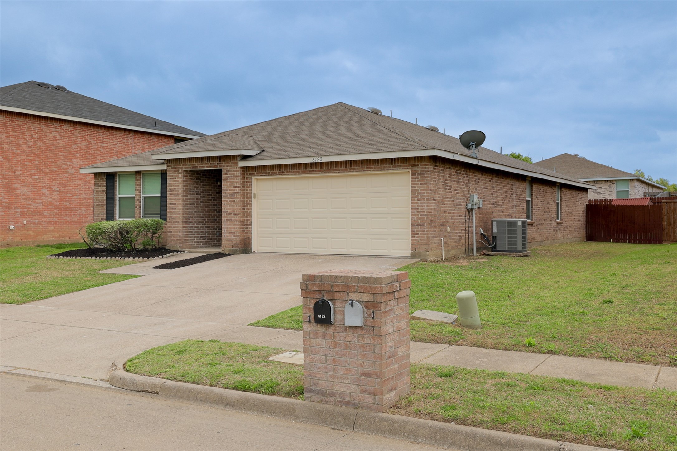 8422 Seven Hills Road Arlington TX 76002
