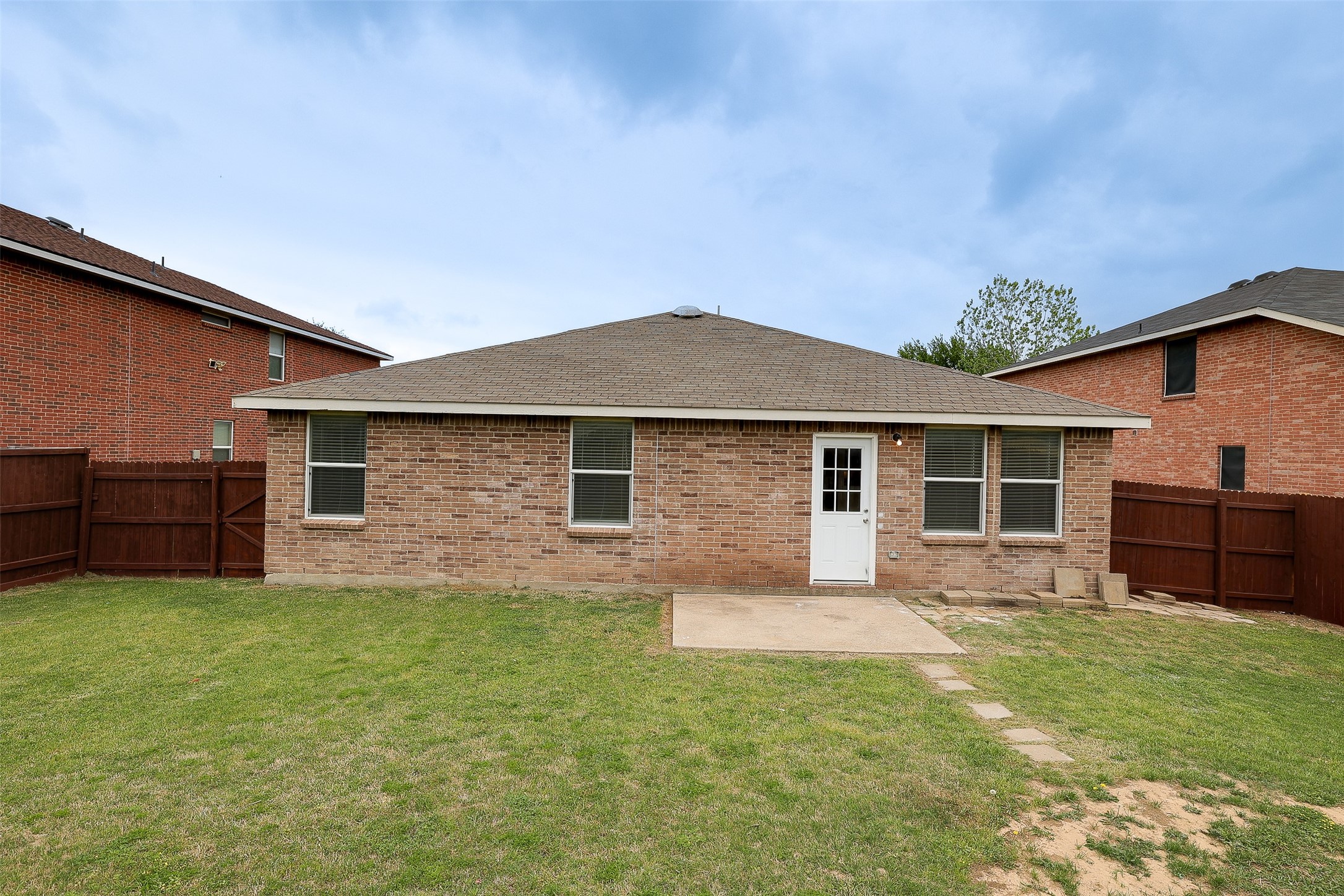 8422 Seven Hills Road Arlington TX 76002