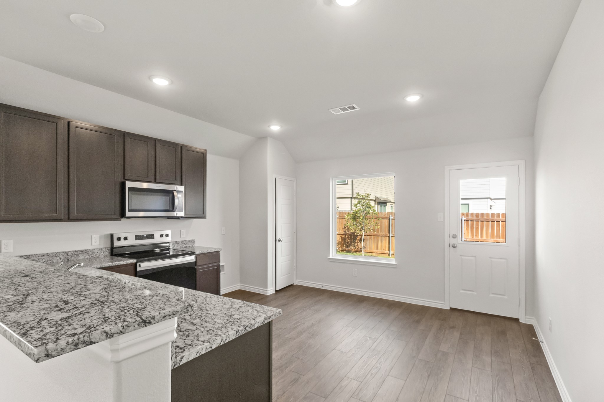 404 Woodhouse Way Everman TX 76140