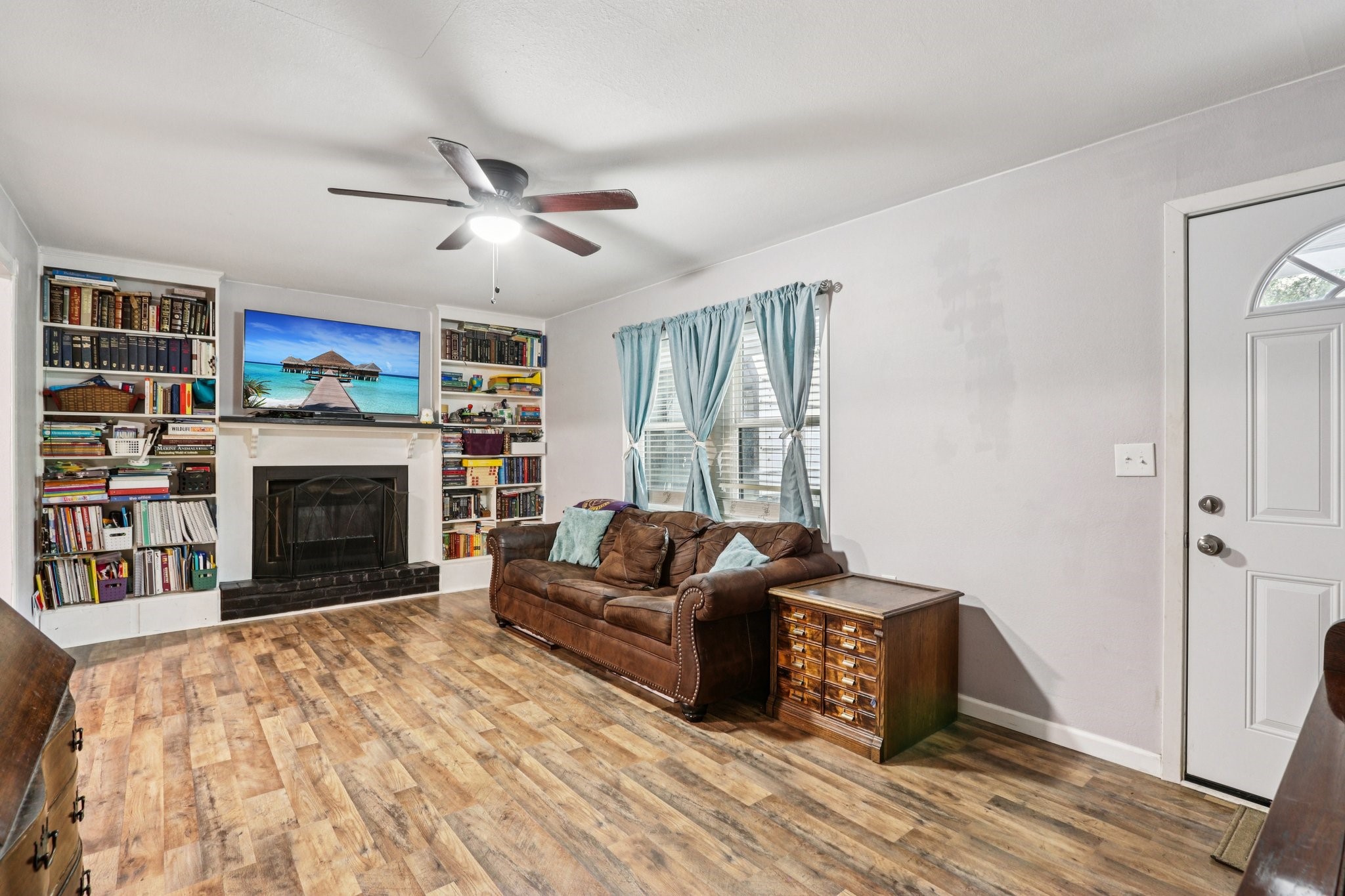 426 W Lake Street Krum TX 76249