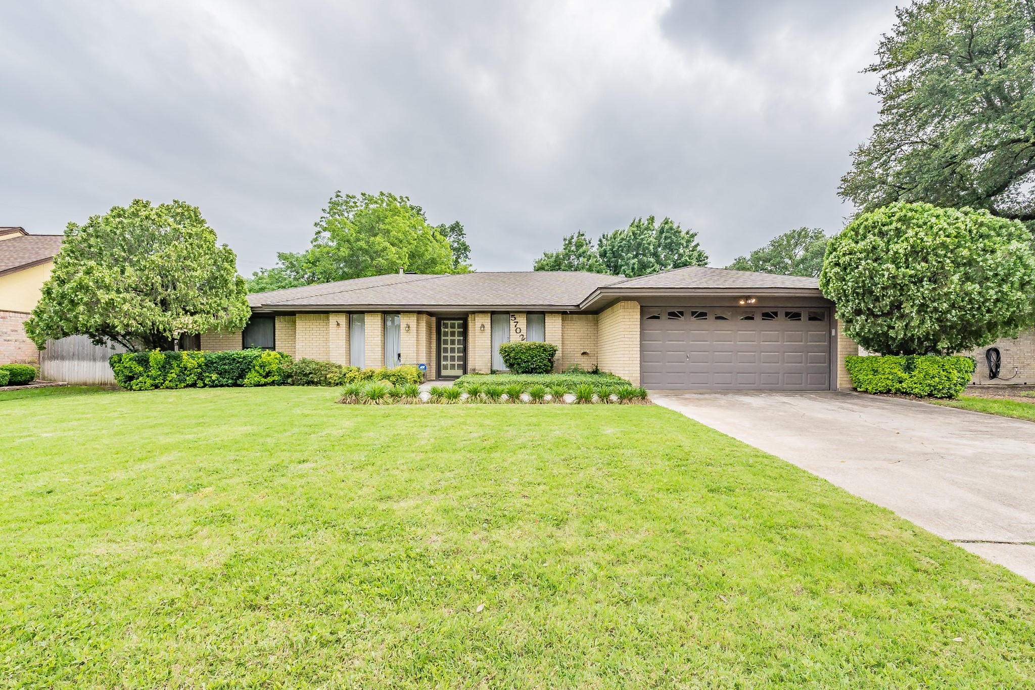 5702 Arbor Valley Drive Arlington TX 76016