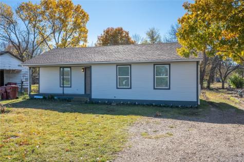 1309 S 6th Street Bonham TX 75418