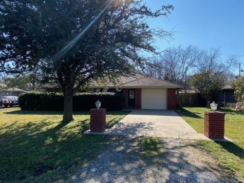 307 E Hunt Street Leonard TX 75452