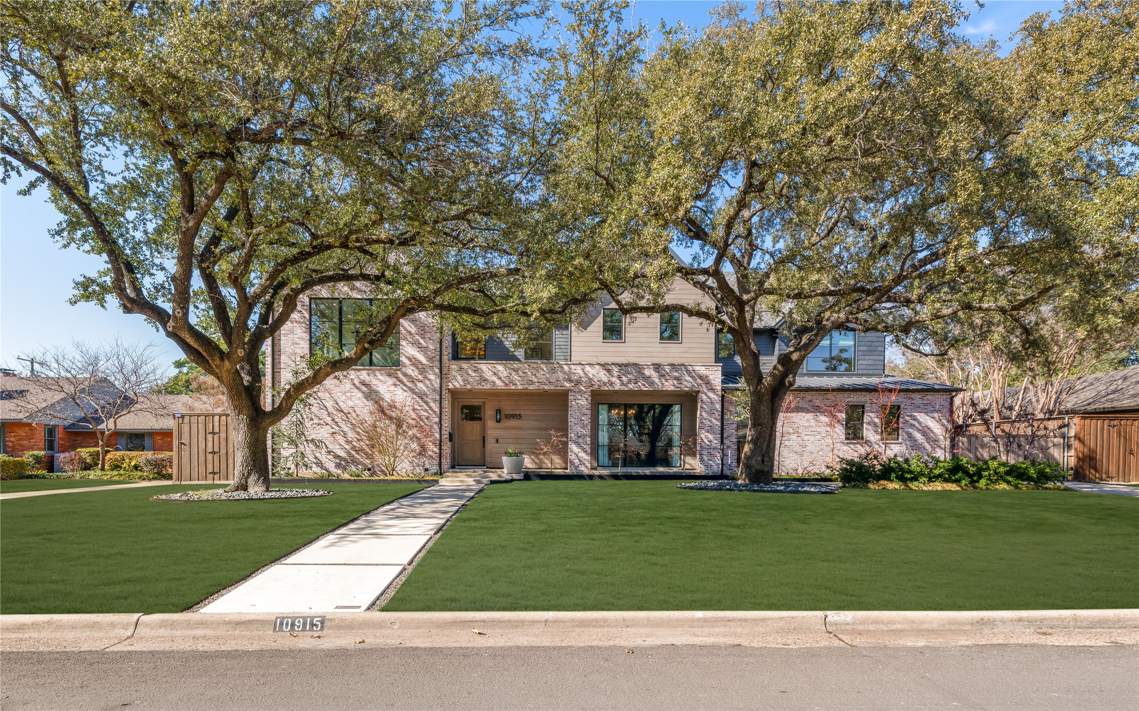 10915 Snow White Drive Dallas TX 75229