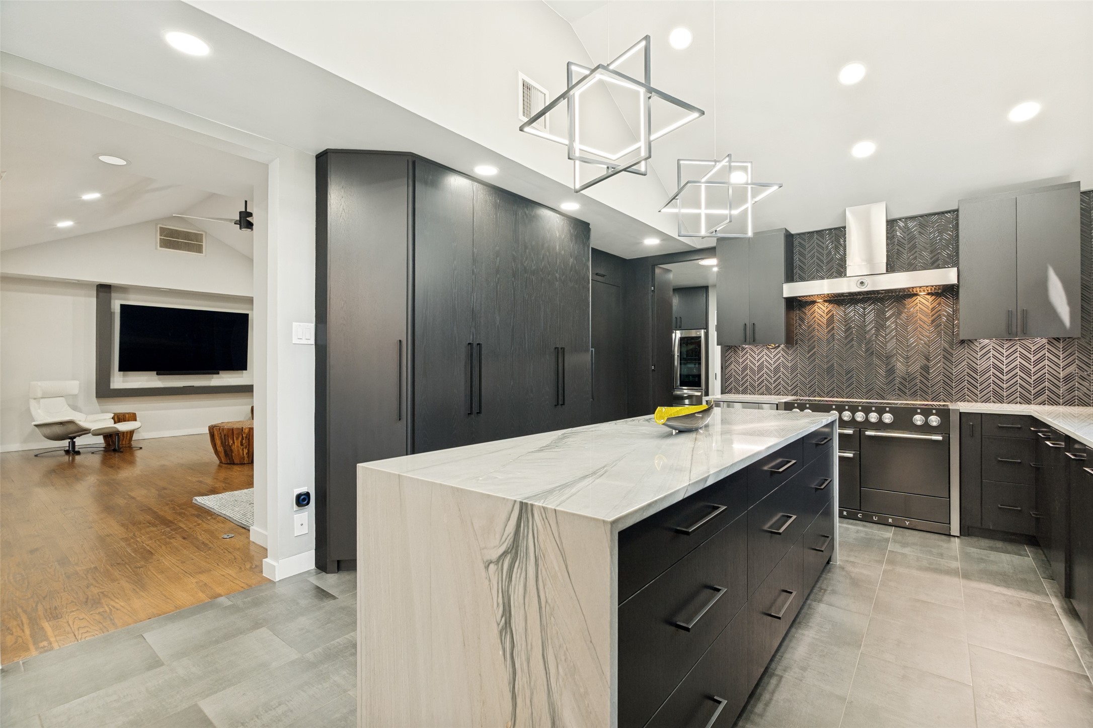 6566 Ridgeview Circle Dallas TX 75240