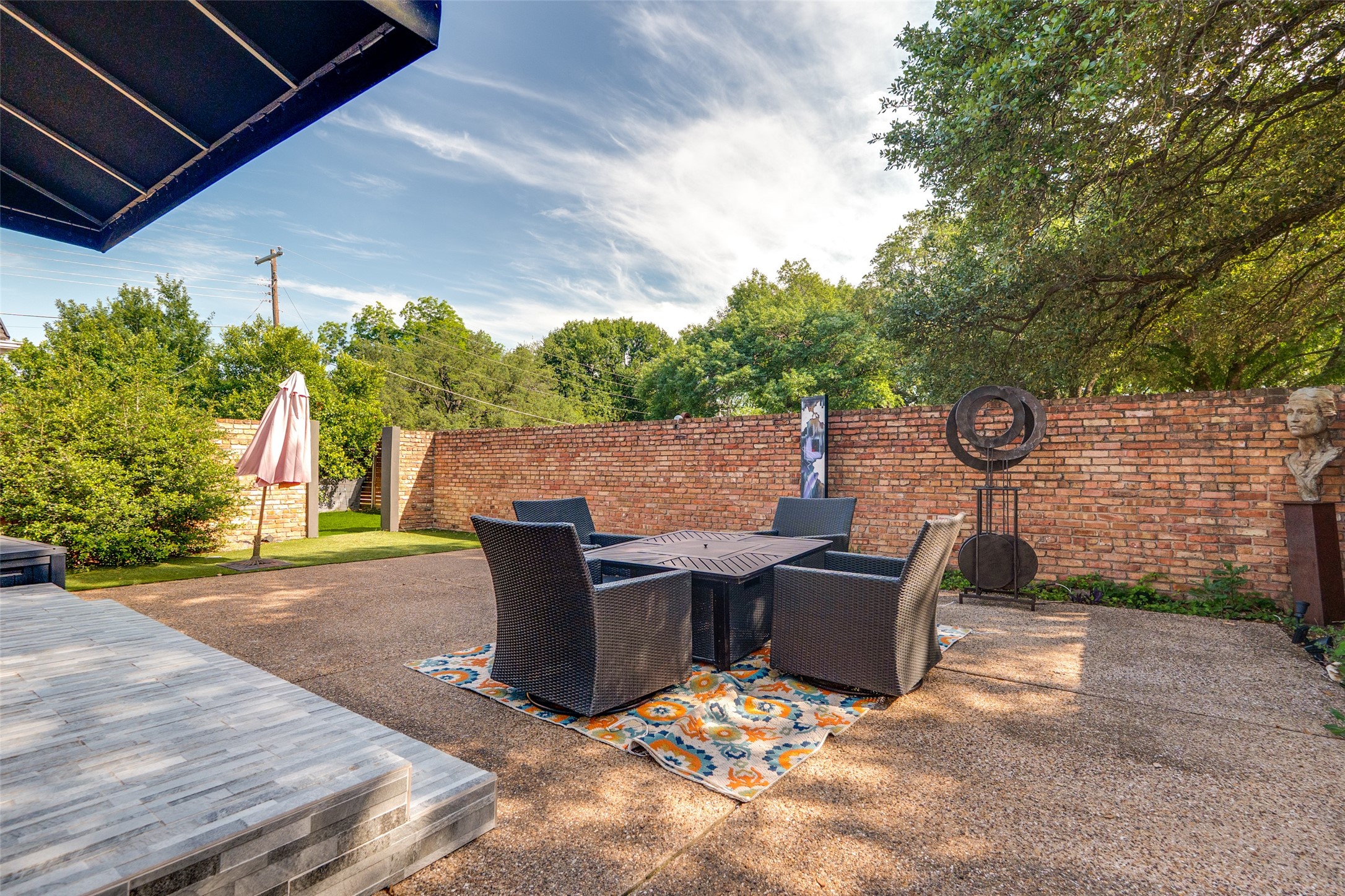 6566 Ridgeview Circle Dallas TX 75240