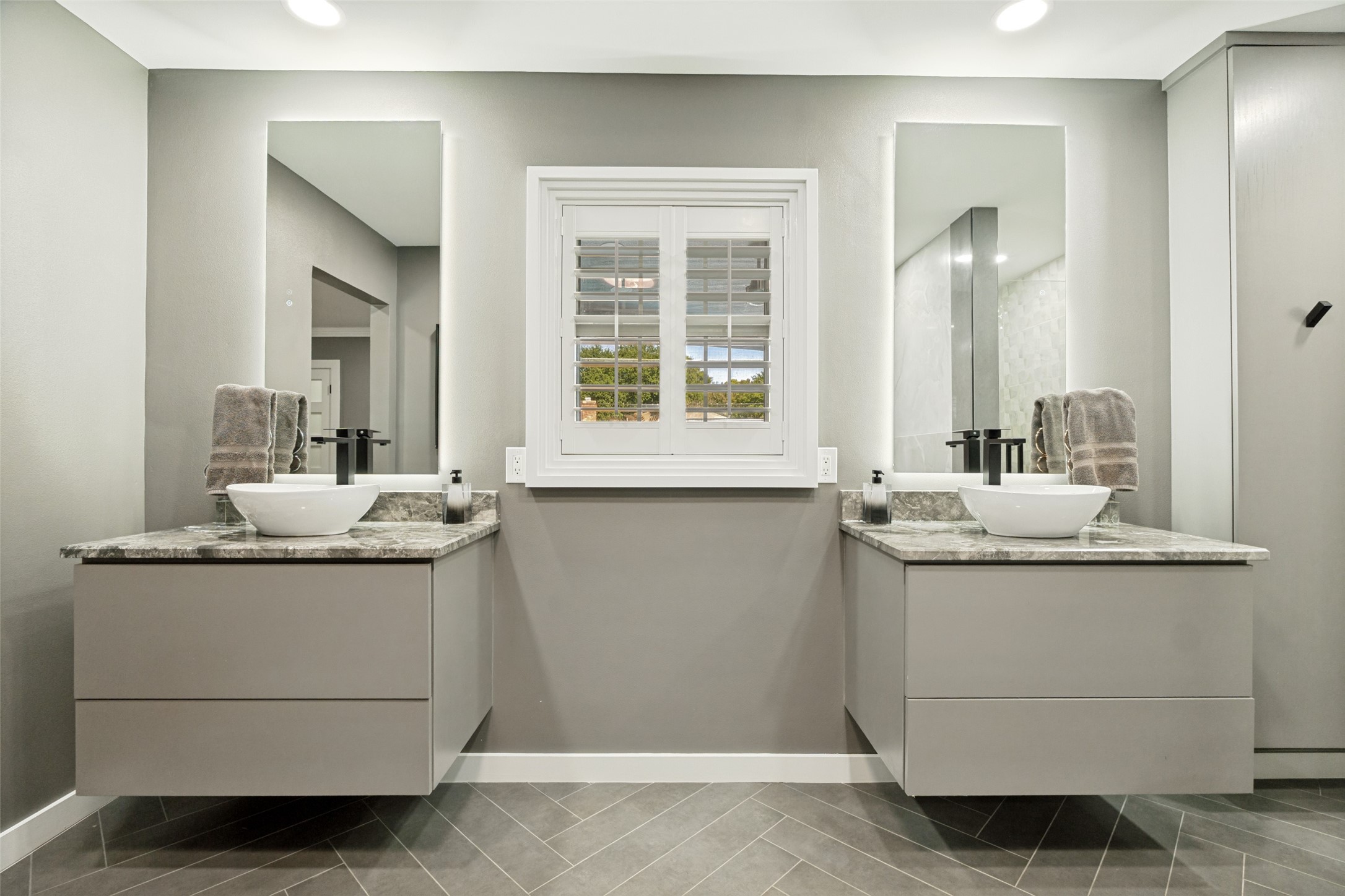 6566 Ridgeview Circle Dallas TX 75240