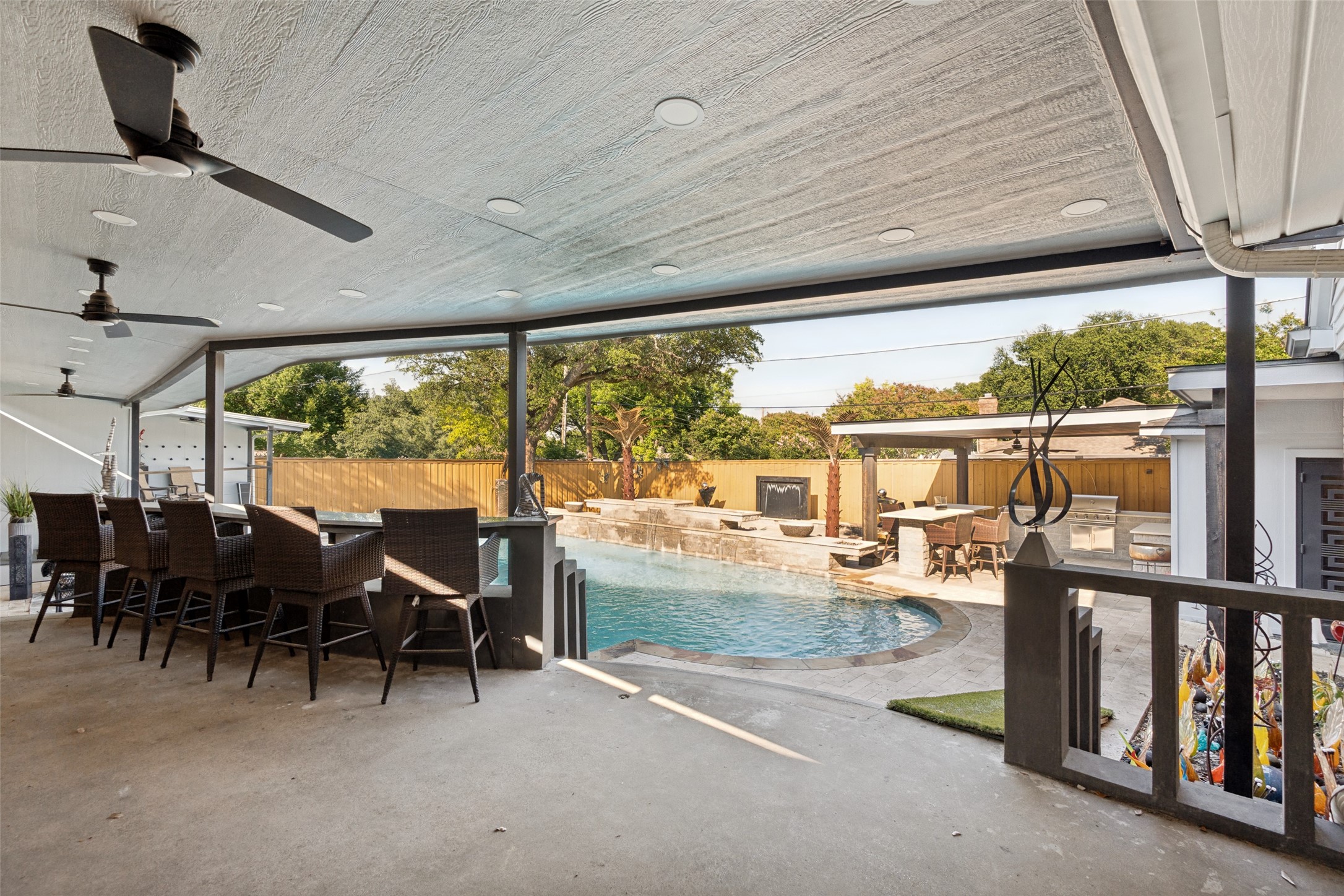 6566 Ridgeview Circle Dallas TX 75240