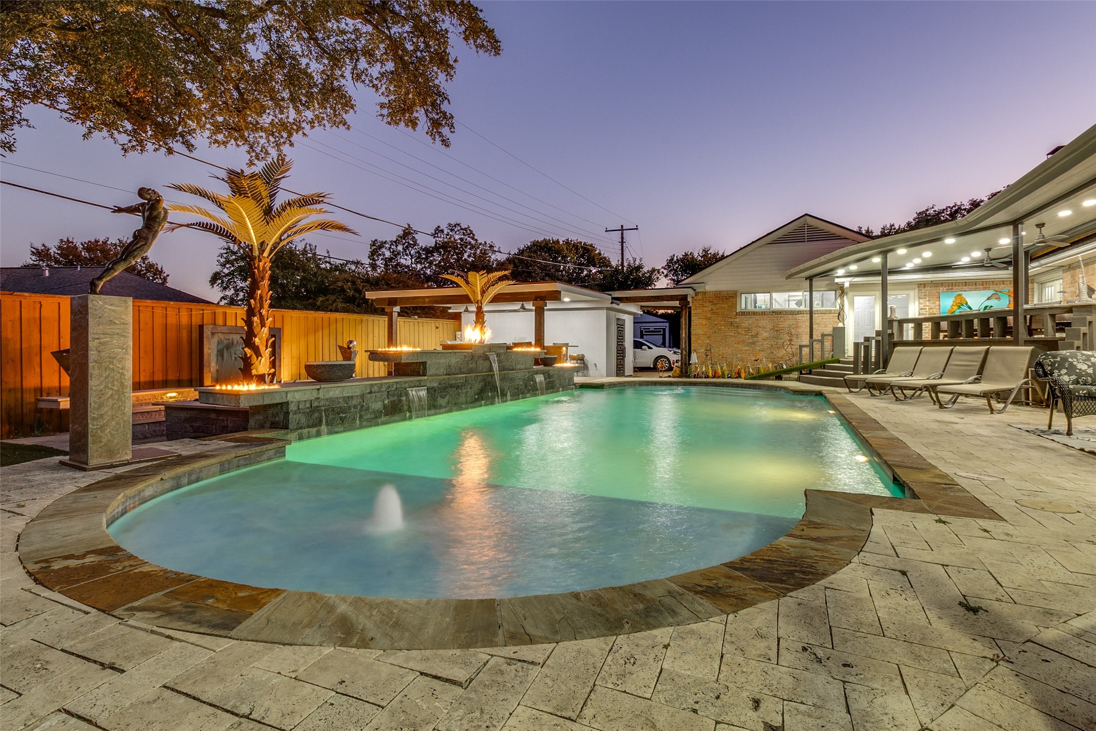 6566 Ridgeview Circle Dallas TX 75240