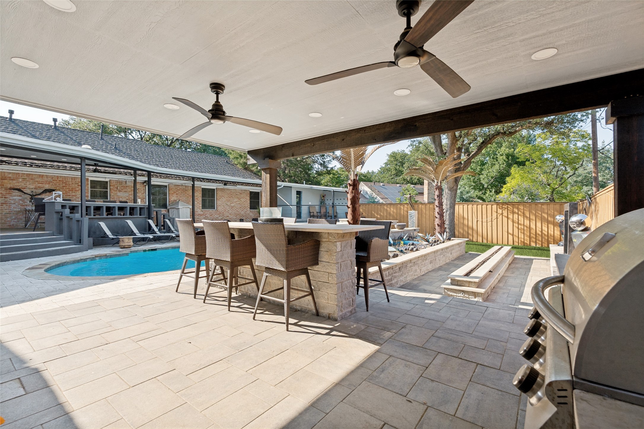 6566 Ridgeview Circle Dallas TX 75240