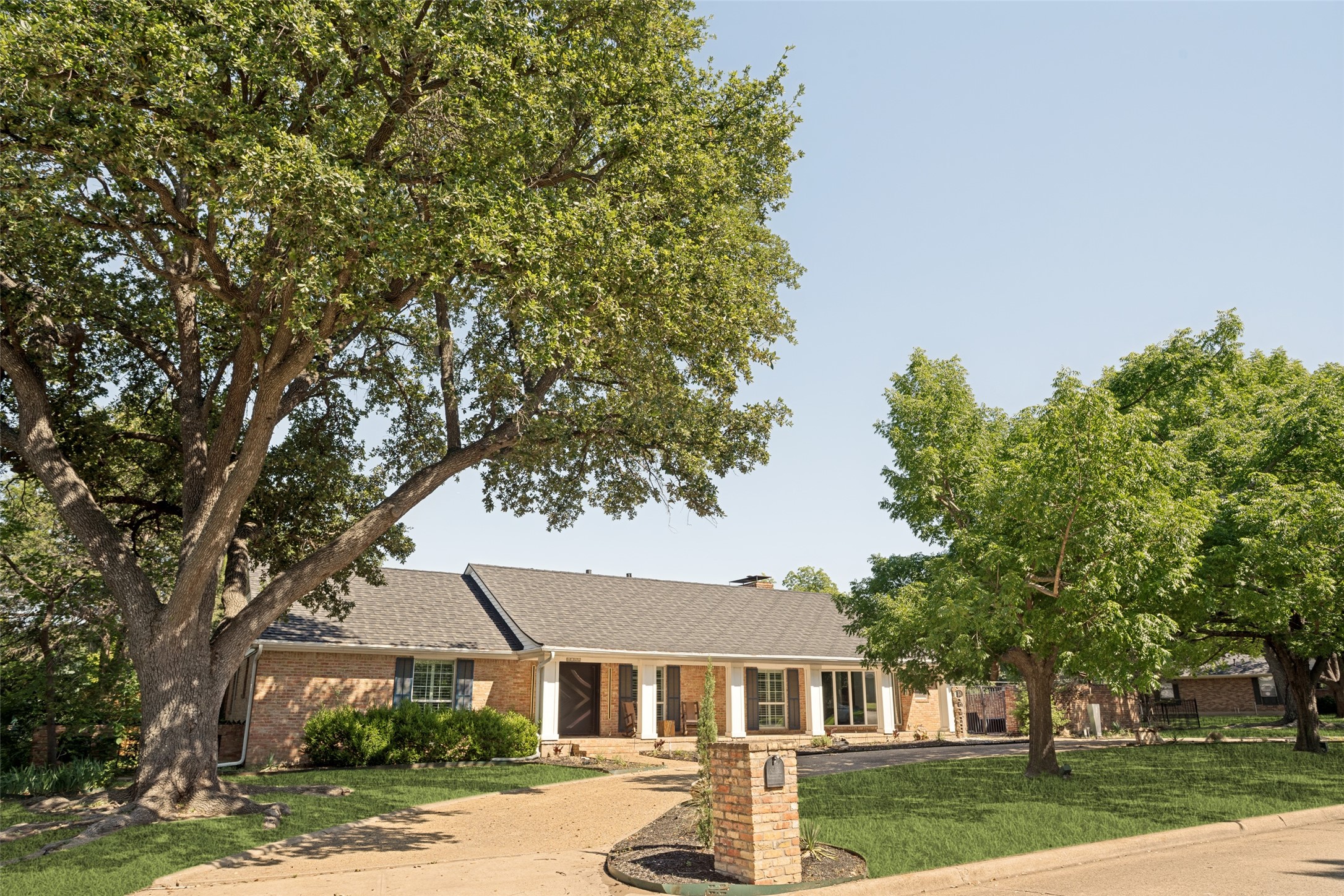 6566 Ridgeview Circle Dallas TX 75240