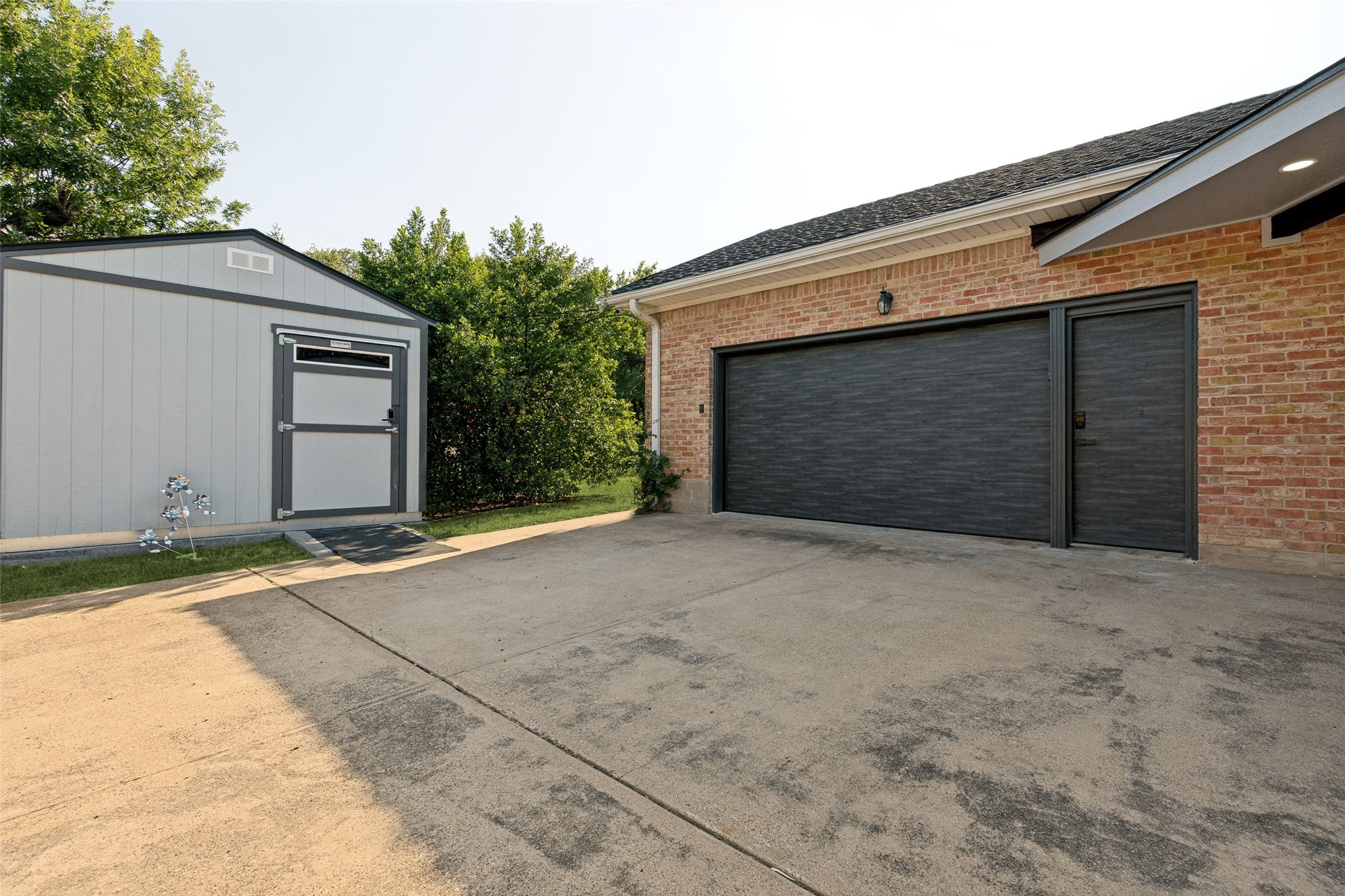 6566 Ridgeview Circle Dallas TX 75240
