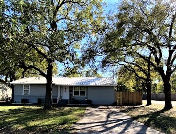 925 W 11th Street Bonham TX 75418