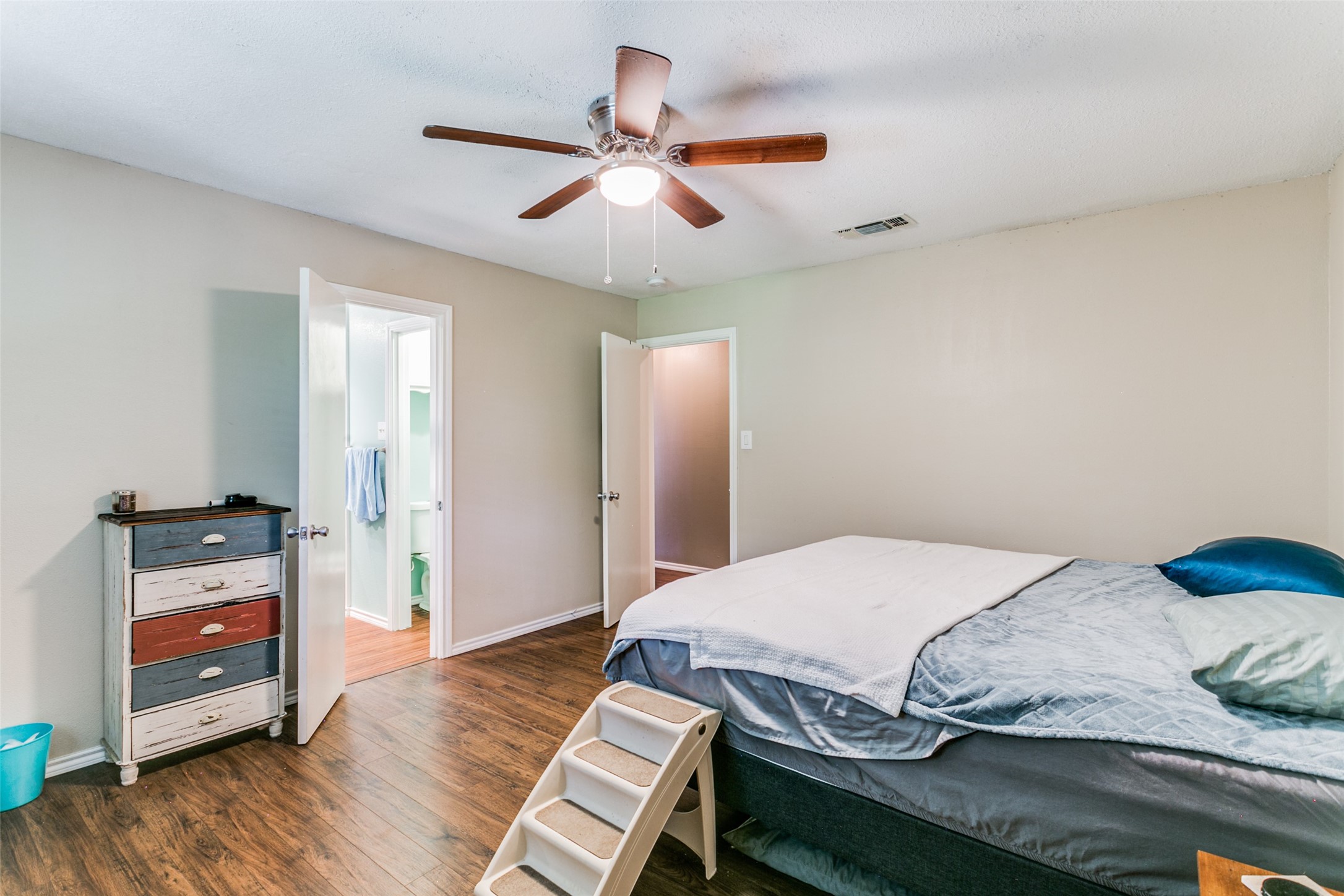 1000 Sherwood Drive Bedford TX 76022