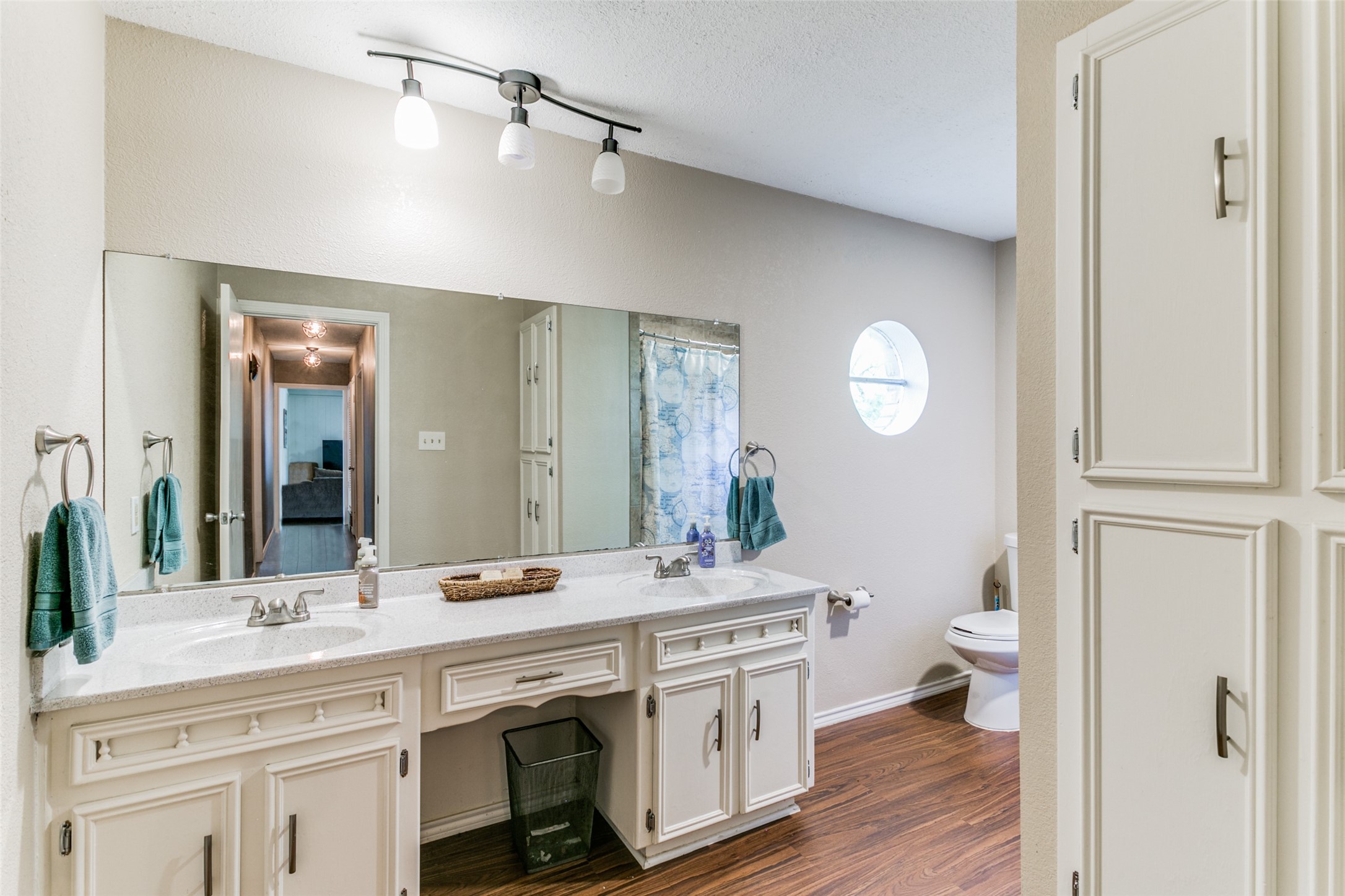 1000 Sherwood Drive Bedford TX 76022