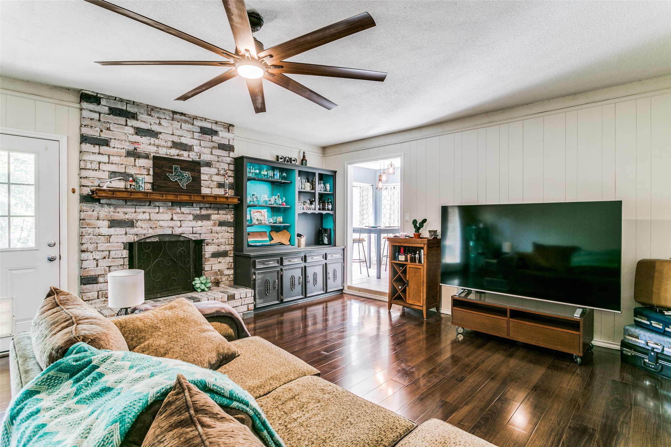 1000 Sherwood Drive Bedford TX 76022