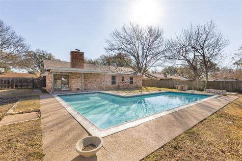 820 S Ridgeway Drive Cleburne TX 76033