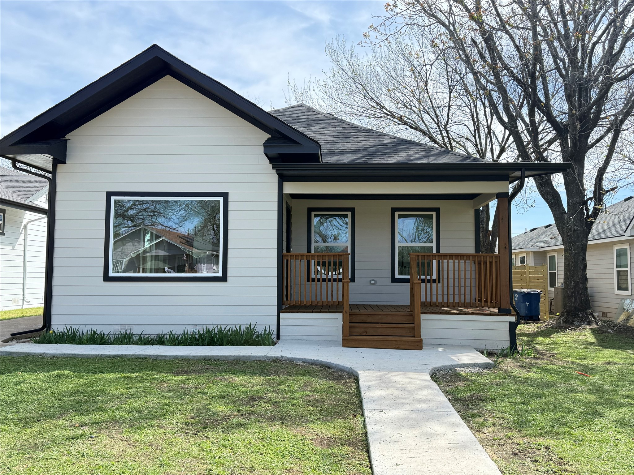 920 S Montreal Avenue Dallas TX 75208