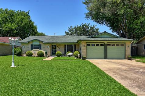 1814 Santa Rosa Court Grand Prairie TX 75051